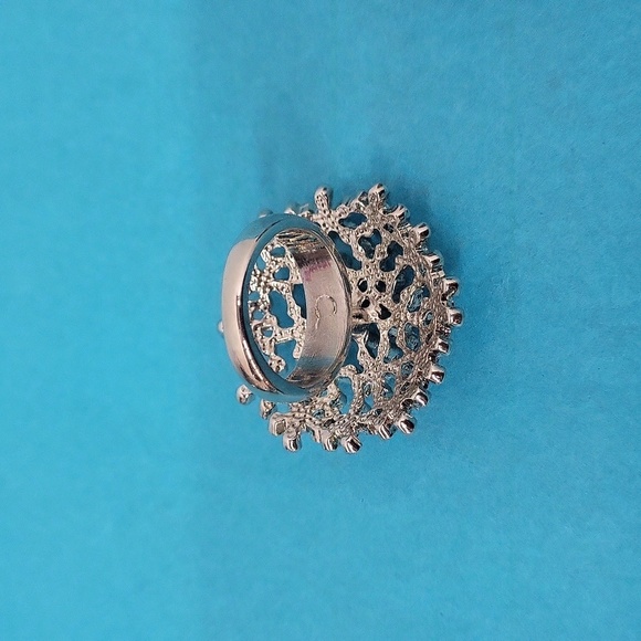 Ring bundle, 2 Embellished Rhinestone Cocktail Statement Rings - Picture 7 of 8